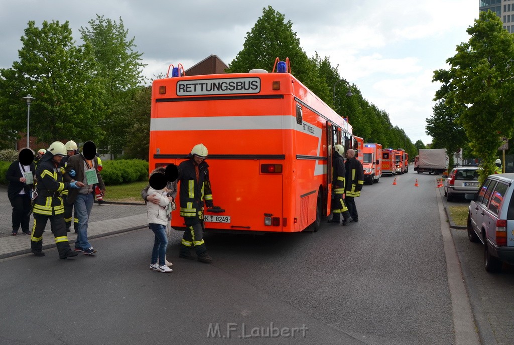 Schwerer Bus Unfall Koeln Porz Gremberghoven Neuenhofstr P082.JPG - Miklos Laubert